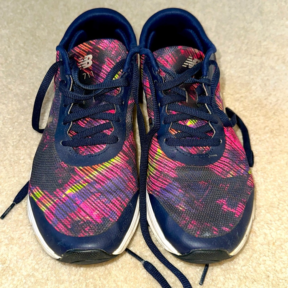 New Balance tennis shoes - navy - barely worn